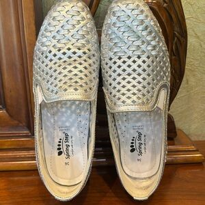 Spring Step US size 6, beautiful silver leather loafers